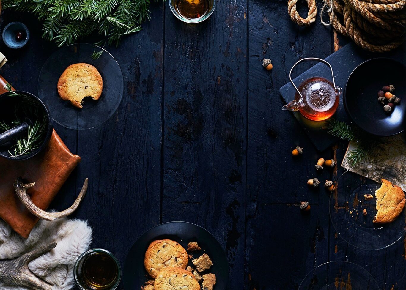Table gourmande dressée sur bois